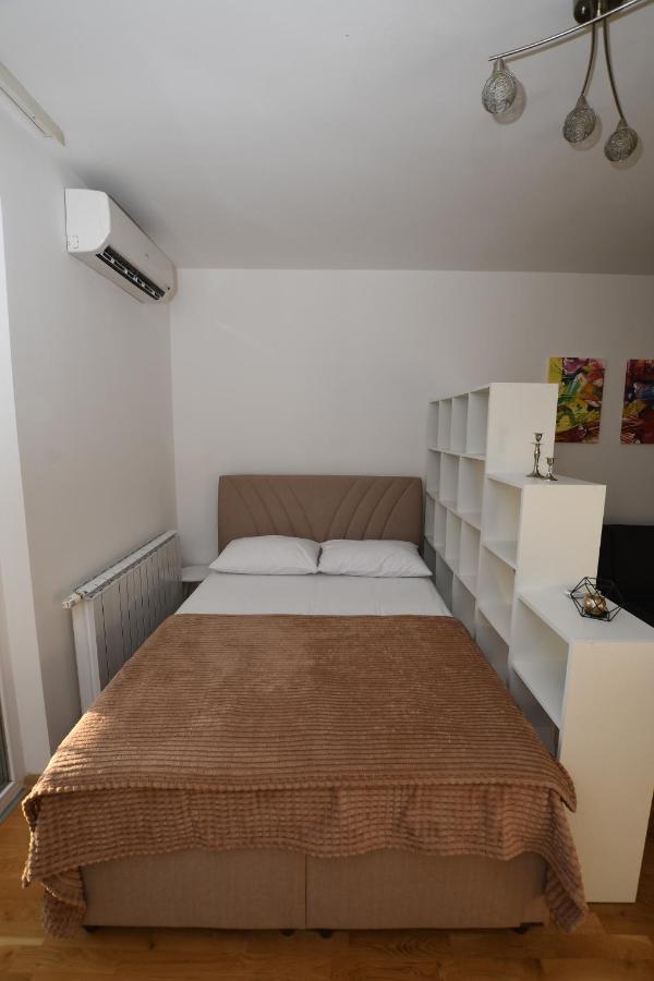 Sky Way Studio Apartment Sarajevo Exterior photo
